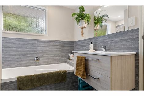 Photo of property in 2/5 Esher Place, Saint Martins, Christchurch, 8022