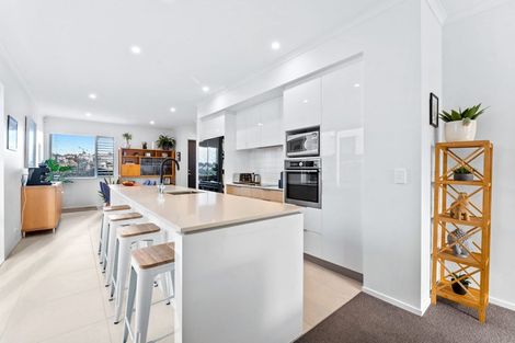 Photo of property in 28 Owen Chapman Drive, Red Beach, 0932