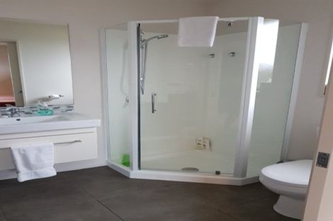 Photo of property in 2/2 Harkness Place, Westport, 7825