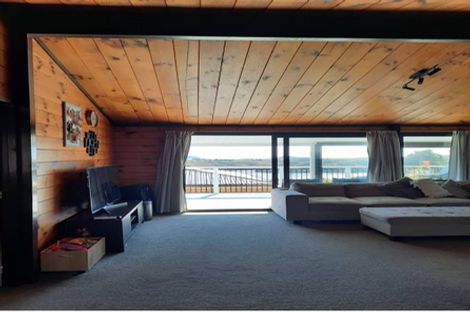 Photo of property in 98 Conclusion Street, Ascot Park, Porirua, 5024