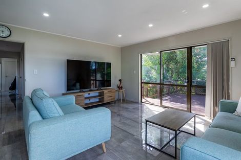 Photo of property in 13 Martin Place, Kelston, Auckland, 0602