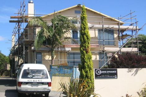 Photo of property in 2/42 Churchill Road, Murrays Bay, Auckland, 0630