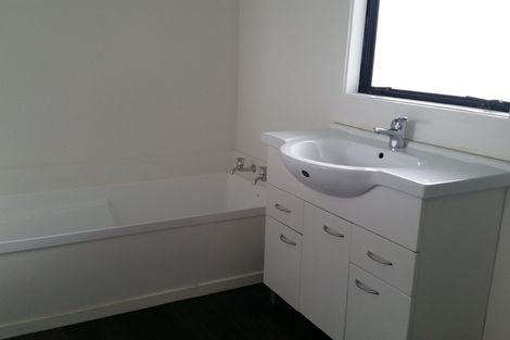 Photo of property in 57 Holmes Drive South, Massey, Auckland, 0614