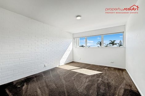 Photo of property in Seaview Apartments, 11/64 Milford Road, Milford, Auckland, 0620