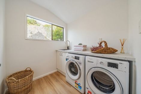 Photo of property in 296 Maungaraki Road, Maungaraki, Lower Hutt, 5010