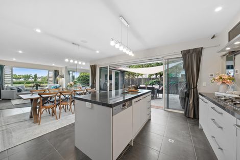 Photo of property in 10 Lake Drive, Karaka, Papakura, 2113