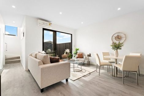 Photo of property in 122 Archibald Road, Kelston, Auckland, 0602