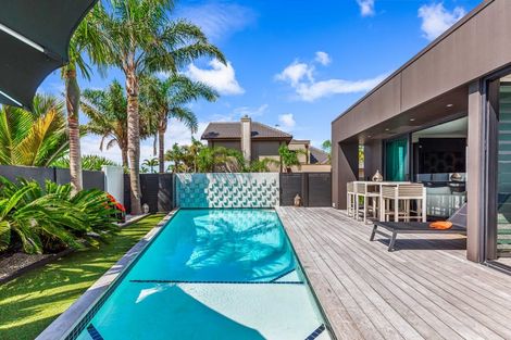 Photo of property in 3 Mansion Court, West Harbour, Auckland, 0618