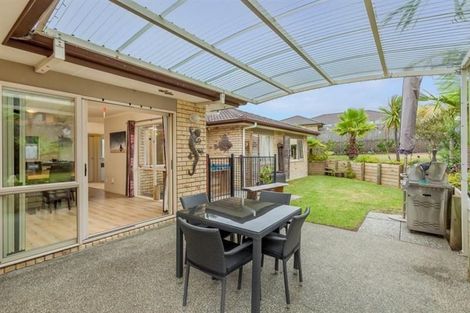 Photo of property in 12 Elkstone Place, Henderson, Auckland, 0612