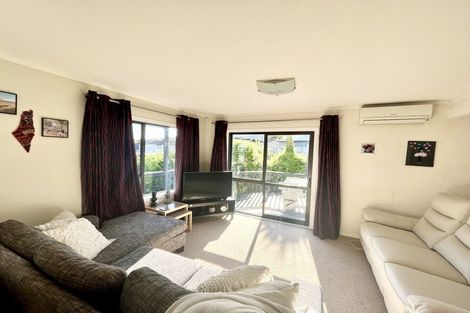 Photo of property in 2/8 Sunward Rise, Glenfield, Auckland, 0629