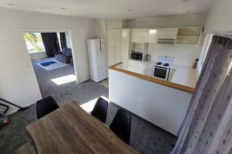 Photo of property in 88 Chivalry Road, Glenfield, Auckland, 0629