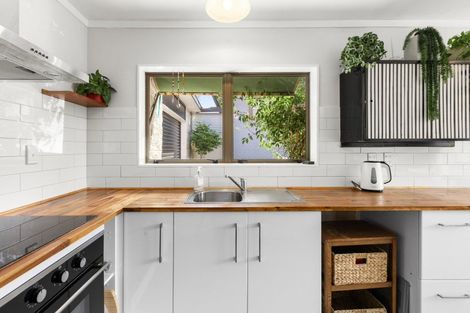 Photo of property in 2/2 Church Road, Taradale, Napier, 4112