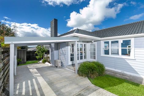 Photo of property in 2 Meadow Crescent, Te Atatu South, Auckland, 0602