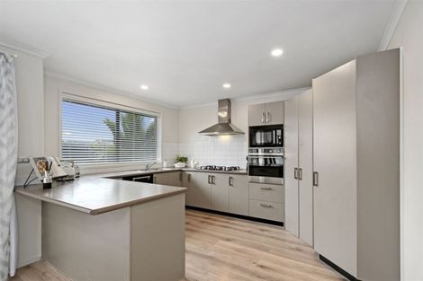 Photo of property in 18 Carrington Drive, Papamoa Beach, Papamoa, 3118