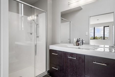 Photo of property in 1/20a Rawene Road, Birkenhead, Auckland, 0626