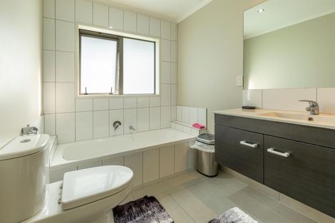 Photo of property in 16 Mcwhirters Farm Lane, Massey, Auckland, 0614