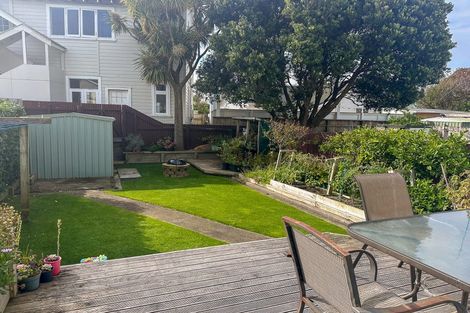 Photo of property in 121 Onepu Road, Lyall Bay, Wellington, 6022