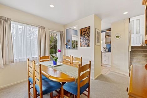 Photo of property in 2/30 Sunset Road, Unsworth Heights, Auckland, 0632