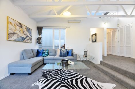 Photo of property in 6 Finn Place, Totara Vale, Auckland, 0629