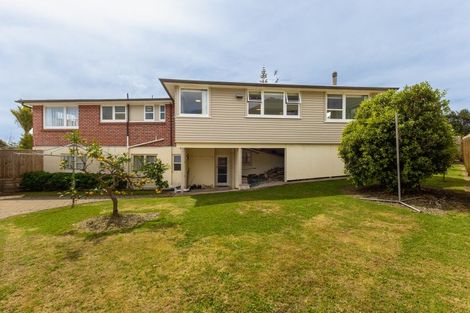 Photo of property in 16 Utauta Street, Waikanae, 5036