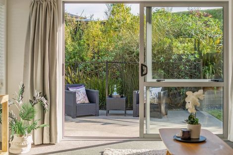 Photo of property in 92 Sunstone Crescent, Timberlea, Upper Hutt, 5018