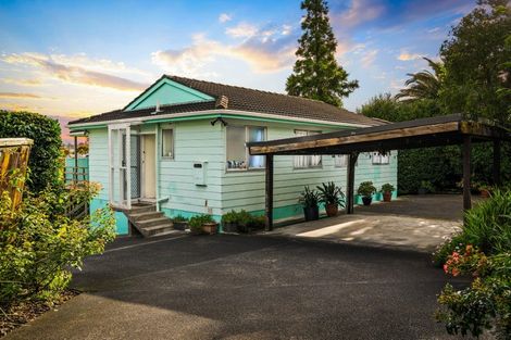 Photo of property in 18 Peterhouse Place, West Harbour, Auckland, 0618