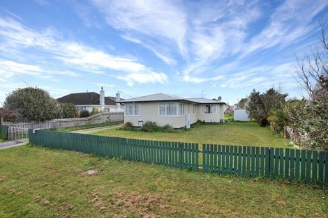 Photo of property in 11 Ngahina Street, Marton, 4710