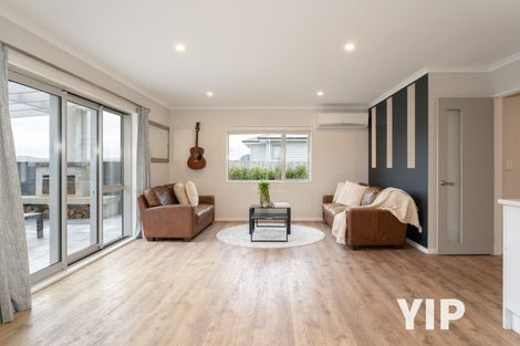 Photo of property in 16 Havana Rise, Grenada Village, Wellington, 6037