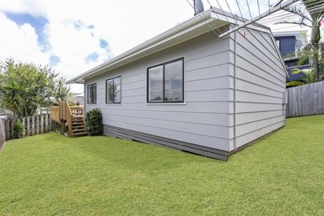 Photo of property in 10 Oreil Avenue, West Harbour, Auckland, 0618