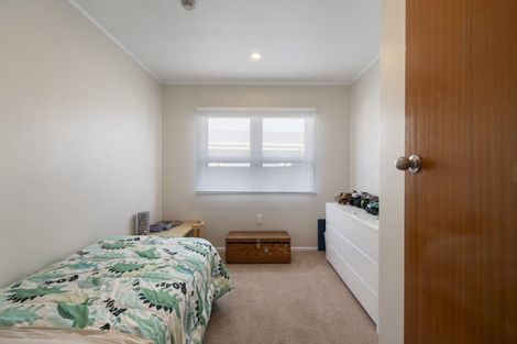 Photo of property in 18 Tararua Terrace, Cloverlea, Palmerston North, 4412