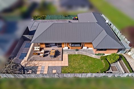 Photo of property in 7 Thicket Close, Redwood, Christchurch, 8051