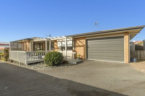 Photo of property in 1 The Green, Mount Maunganui, 3116