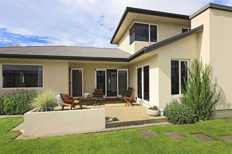 Photo of property in 6 Saint Hill Rise, Havelock North, 4130