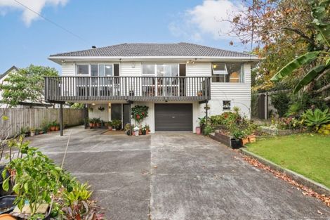 Photo of property in 27 Humphrey Kemp Avenue, Henderson, Auckland, 0612