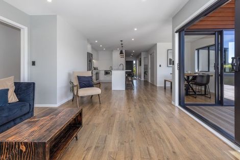Photo of property in 10 Karearea Avenue, Waikanae, 5036