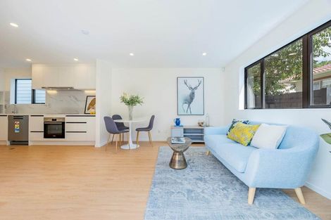 Photo of property in 37a Allington Road, Massey, Auckland, 0614