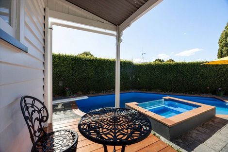 Photo of property in 110 Victoria Street, Cambridge, 3434