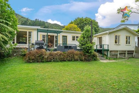 Photo of property in 1 Woodvale Grove, Fairfield, Lower Hutt, 5011