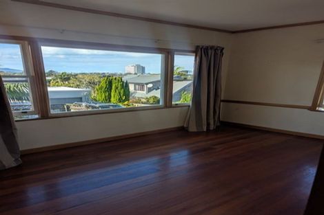 Photo of property in 1/11 Forrest Hill Road, Milford, Auckland, 0620