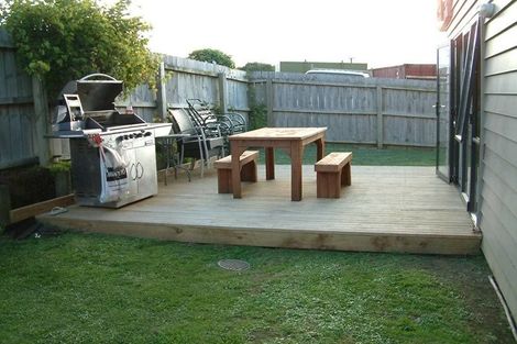 Photo of property in 18 Merlot Way, Te Atatu South, Auckland, 0610