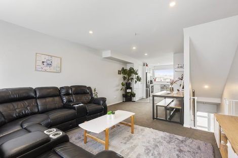 Photo of property in 5/11 Ray Small Drive, Papakura, 2110