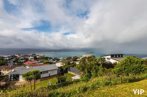 Photo of property in 44 Somes Crescent, Newlands, Wellington, 6037