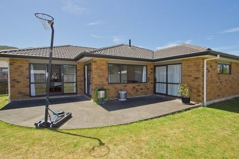 Photo of property in 5 Fraser Colman Grove, Wainuiomata, Lower Hutt, 5014
