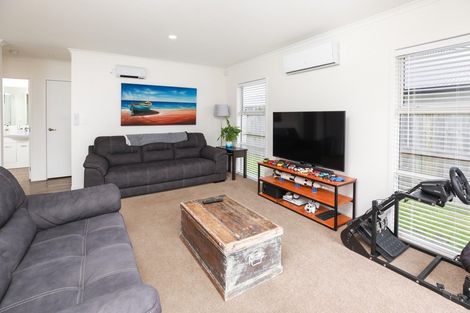 Photo of property in 28u3 Heath Street, Saint Andrews, Hamilton, 3200