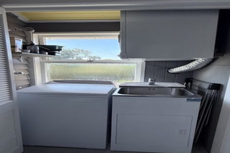 Photo of property in 35 Birkdale Road, Birkdale, Auckland, 0626