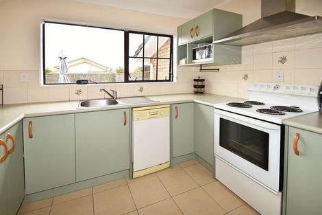 Photo of property in 1/5 Spring Grove, Henderson, Auckland, 0612
