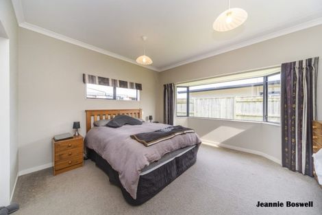 Photo of property in 6 Pegasus Place, Kelvin Grove, Palmerston North, 4414