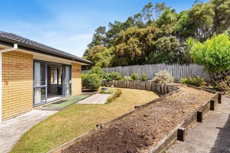 Photo of property in 90 Buscomb Avenue, Henderson, Auckland, 0610