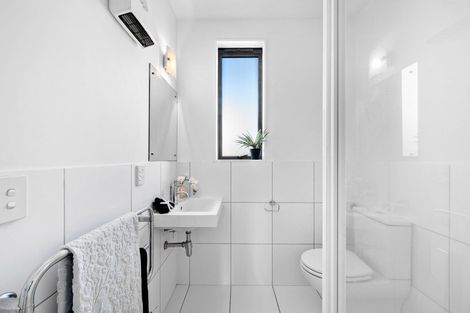 Photo of property in 1a/2 Elizabeth Street, Petone, Lower Hutt, 5012