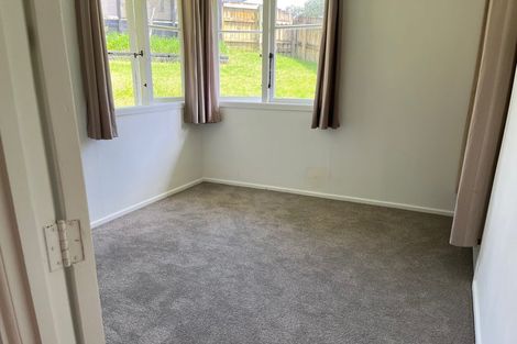Photo of property in 33 Amberley Avenue, Te Atatu South, Auckland, 0610
